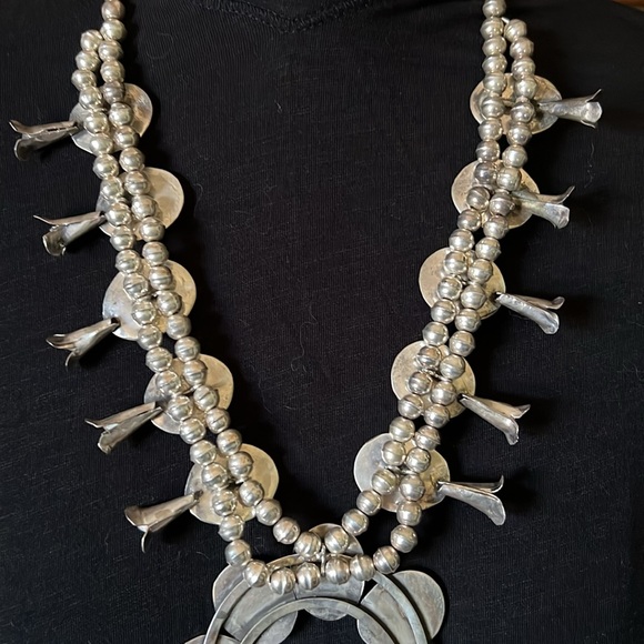 Vintage Navajo Sterling mother of pearl Squash Blossom necklace - Picture 6 of 10